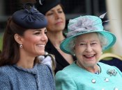 Кейт Миддлтон и Елизавета II 13 июня 2012 года в Ноттингеме, Англия