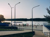 Даже на закате на пляже есть люди/ Фото: Геннадий Коломиец