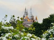 Здание горит после обстрела