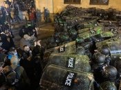 В столкновениях под парламентом есть пострадавшие