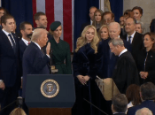 Александра Николаенко и Фил Раффин недалеко от Трампа