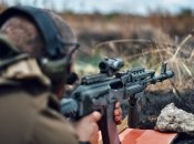 Українські військові прожовжують оборону