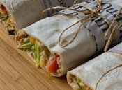 Ролл из лаваша с тунцем