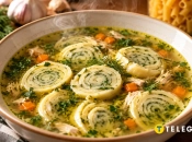 Ароматный куриный суп с чесночными галушками