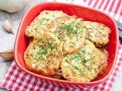 В эти кабачково-куриные оладьи вы влюбитесь с первого кусочка