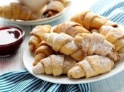 Как приготовить рогалики с ореховой начинкой – простой рецепт