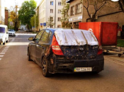 Авто, владельцам которого удалось скрыться от обстрелов россиян