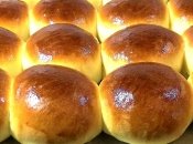 Солодкі та пишні булочки з яблуками