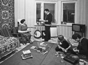 Батьки нечасто проводили час із дітьми, адже були зайняті роботою чи справами по дому