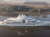 Длина яхты превышает 140 метров