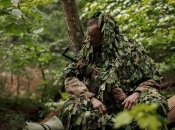 Украинские военные противостоят оккупантам