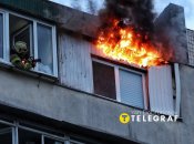 На останньому поверсі палав балкон