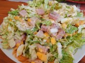 Салат с пекинской капустой и колбасой