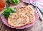 Прості, але дуже смачні сирні плескачі