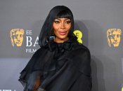 Наоми Кэмпбелл удивила черным образом на светском мероприятии