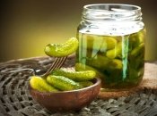 Мариновані огірки — чудова закуска на будь-якому столі