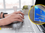 Руки на клавіатурі ноутбука