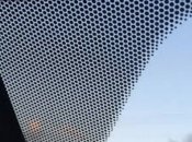 Небольшие черные точки есть почти на всех окнах авто