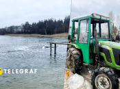 Трактор провалився під лід