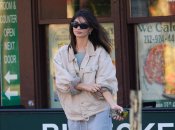 Модель выбрала топ от бренда TTSWTRS