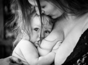 27 фото кормящих мам, от которых захватывает дух