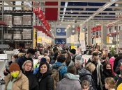 Росіяни змітають із полиць магазинів "залишки розкоші"