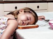 ФОТОпозитив: 26 детей, которые очень хотели спать