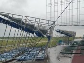 Трибуна рухнула из-за сильного ветра