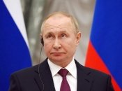 путин пытается играть в защитника своей армии