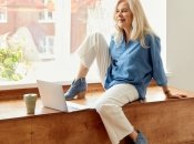 С чем носить джинсы женщинам постарше - советы стилиста