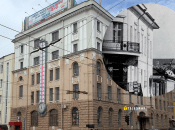 Изначально на этом месте был двухэтажный дом