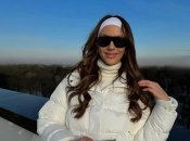 Леся любит "играть" с цветами волос