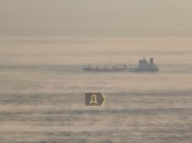 Из-за резкого похолодания на пляже собралось не слишком много людей