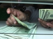 Украинцам рассказали, что будет с долларом летом