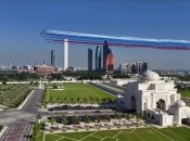 "Клоунада": путіну в ОАЕ влаштували шоу з триколорами та гарматами, в мережі обурено дивуються