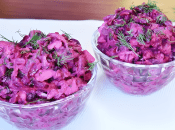Буряковий салат із солоним огірком готують на будні й свята