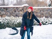 Работать лопатой - это трудоемкий процесс