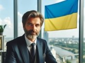 Мужчина с флагом Украины