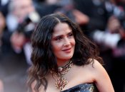 Сальма Хайєк продемонструвала елегантну зачіску