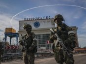 Военные возле Каховской ГЭС