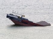 Затоплена баржа на Півдні