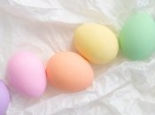 Все ингредиенты есть на кухне: чем можно покрасить яйца на Пасху