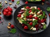 Незвичайний салат з буряка та малини