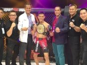 Боец ММА нокаутировал соперника зрелищным ударом "ножницы" (видео)