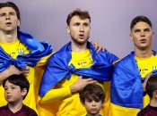 Владислав Ванат (по центру)