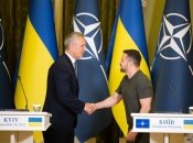 Йенс Столтенберг и Владимир Зеленский (слева направо)