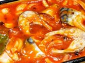 Скумбрія у томатному соусі