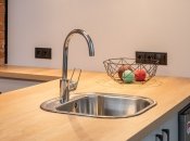 Как почистить раковину от грязи и налета без соды