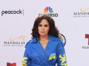 Настя Каменских выбрала на лето легкий костюм