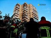 В Киеве российская ракета повредила многоэтажку: эксклюзивный фоторепортаж с места событий